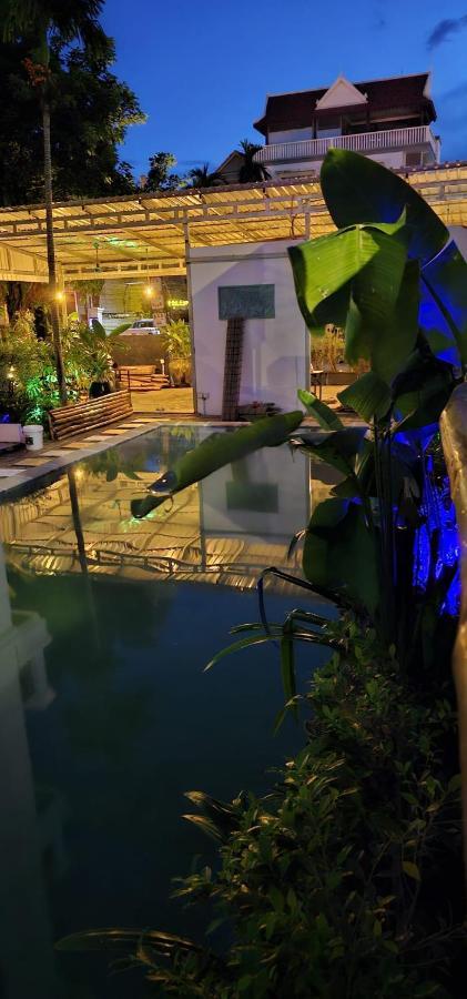 Hostel Retro Quarter Mb Siem Reap Exterior foto